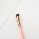 Luxie Rose Gold Collection 207 Medium Angled Shading Brush. Keskmise suurusega nurgaga hajutuspintsel 1tk