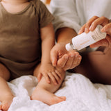 Naïf Baby & Kids Soothing Baby Oil With Natural Sunflower Seed Oil. Rahustav õli päevalilleseemneõli ja kummeliga beebidele/lastele 100ml