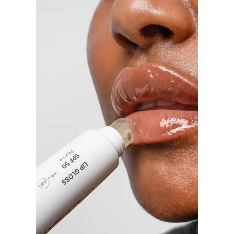 Transparent Lab Moisturizing Lip Balm SPF50 Glossy. Hooldav läbipaistev huulepalsam SPF50 15ml