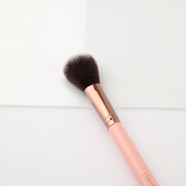 Luxie Rose Gold Collection 514 Blush Brush. Põsepunapintsel 1tk