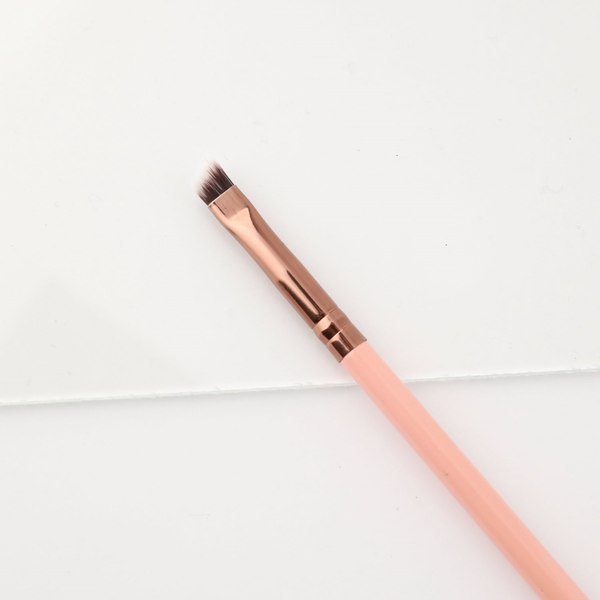 Luxie Rose Gold Collection 215 Small Angle Brush. Väike nurkpintsel 1tk