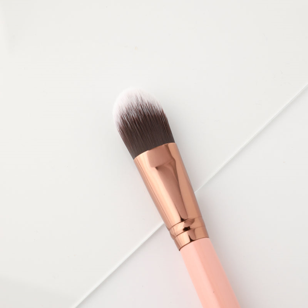 Luxie Rose Gold Collection 510 Foundation Brush. Jumestuskreemipintsel 1tk