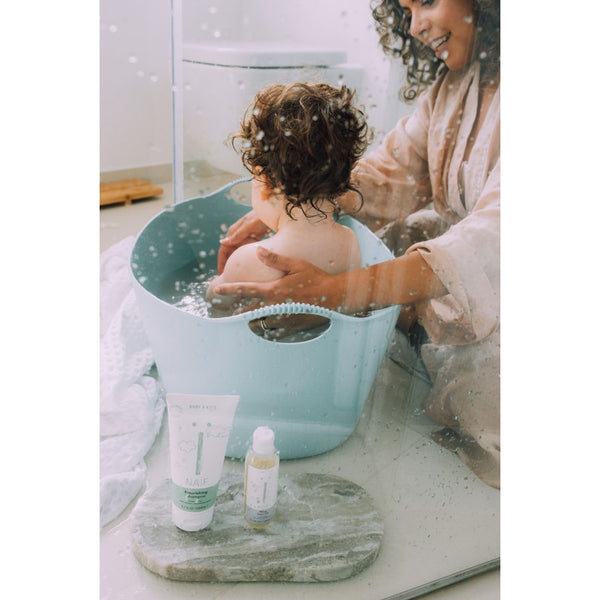 Naïf Baby & Kids Milky Bath Oil With Natural Cottoseed Oil. Piimjas vanniõli puuvillaseemneõli ja kummeliga beebidele/lastele 100ml
