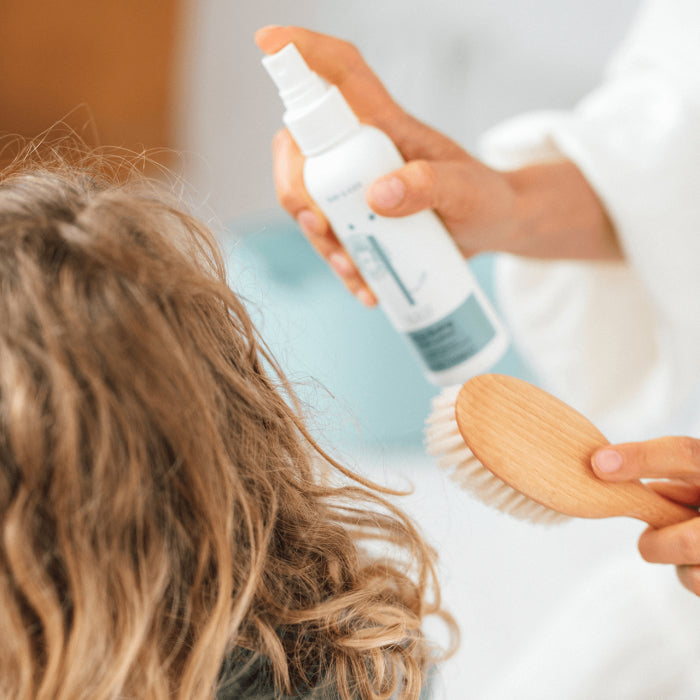 Naïf Baby & Kids Easy Styling Hair Lotion With Natural Cottoseed Extract. Juuksepusade lahtikammimist hõlbustav sprei puuvillaseemne ekstraktiga beebidele/lastele 150ml
