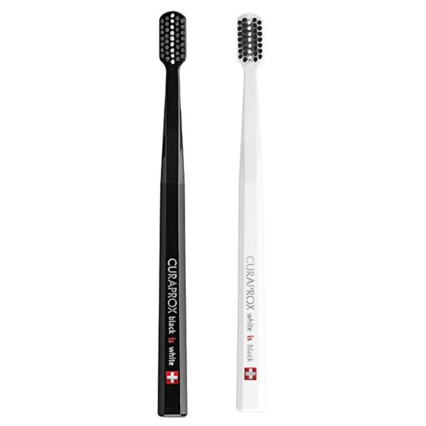 Curaprox White Is Black Toothbrushes Duo Pack White/Black CS 5460. Hambaharjad topeltpakk valge/must 2tk